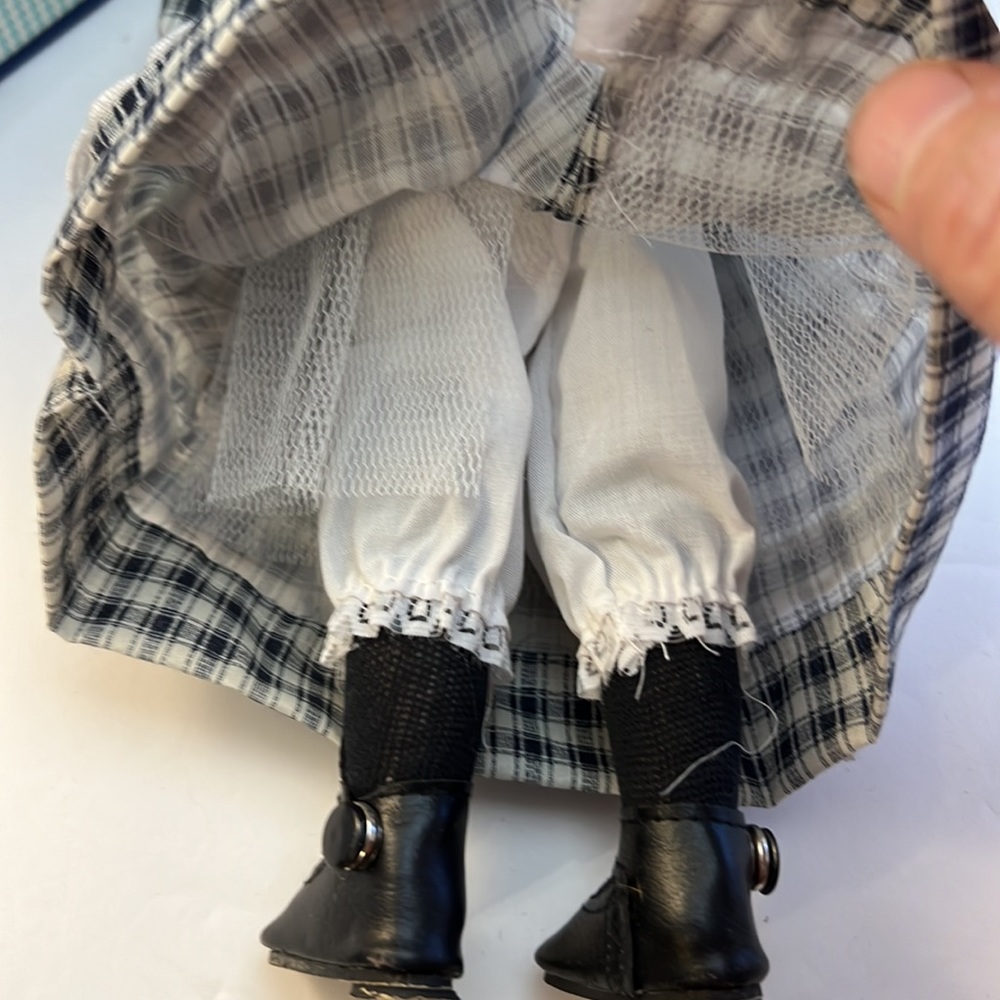 Lasting Impressions 12' Porcelain Doll in Carrying Wardrobe Case Blonde hair LN - Picture 9 of 16